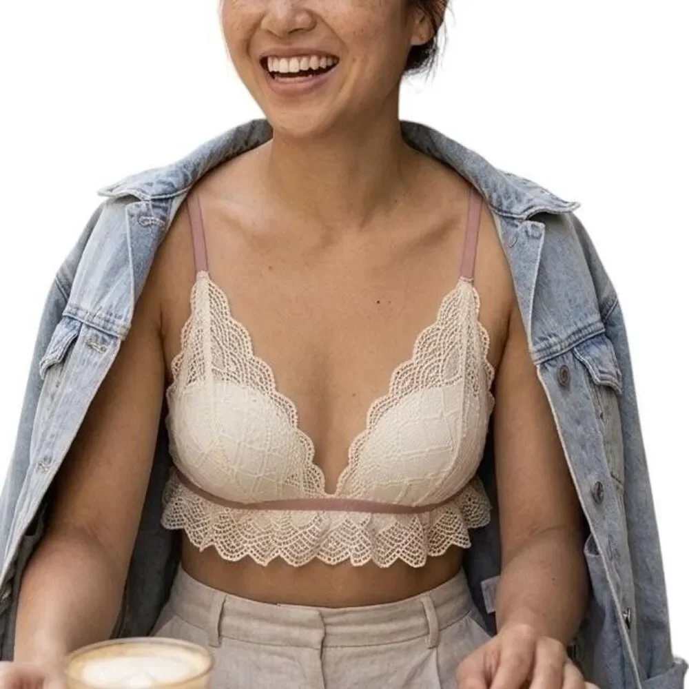 Boohoo Bralette Bra Women's L White Lace Wireless Ruffle Hem Adjustable Straps